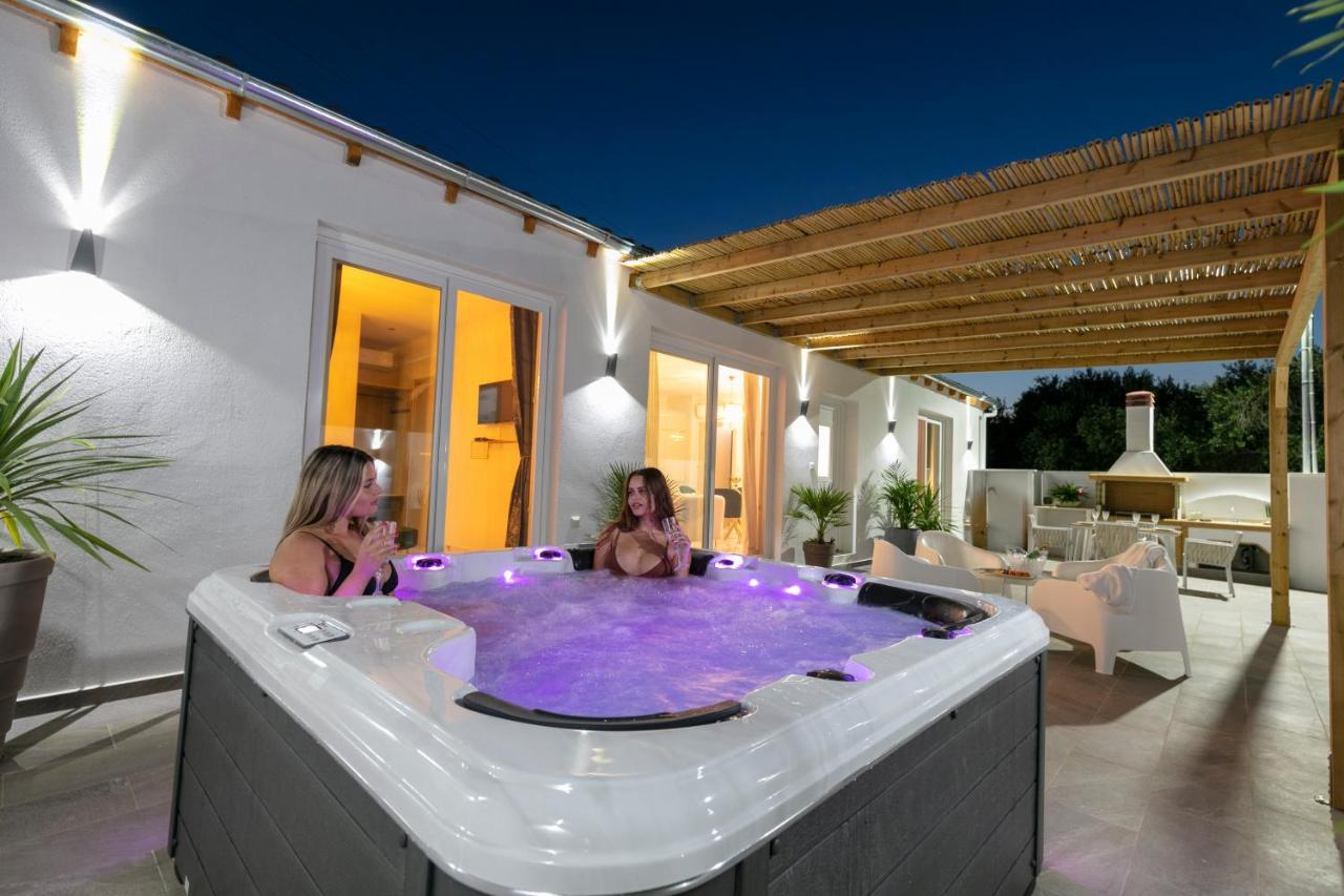 Jacuzzi Deluxe Villa 스칼라소티로스 외부 사진