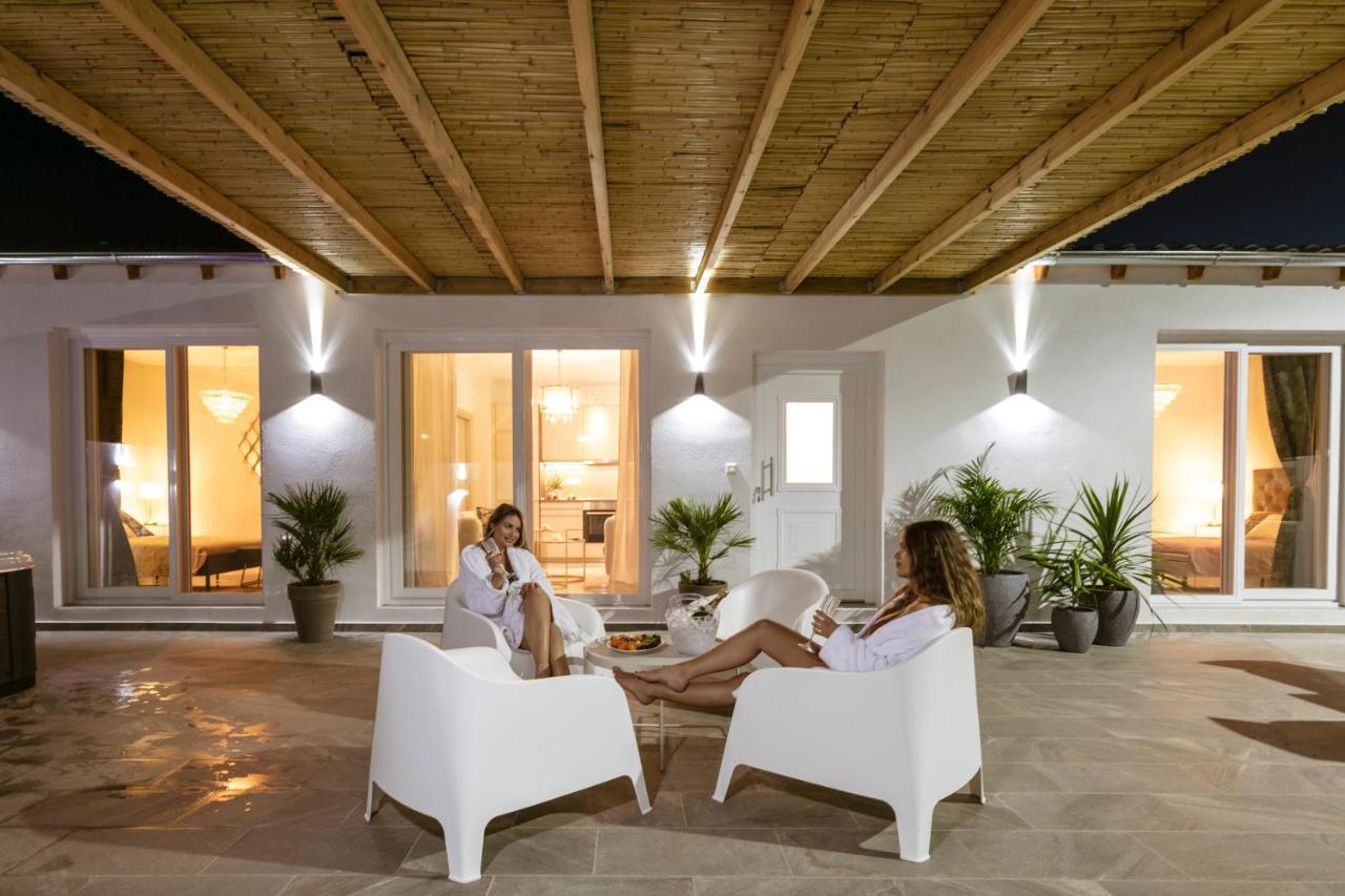 Jacuzzi Deluxe Villa 스칼라소티로스 외부 사진