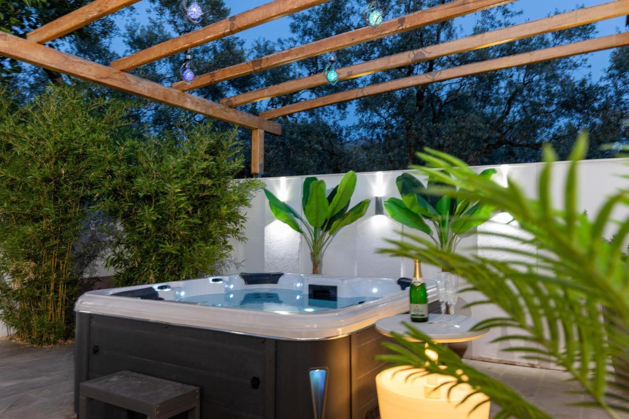 Jacuzzi Deluxe Villa 스칼라소티로스 외부 사진