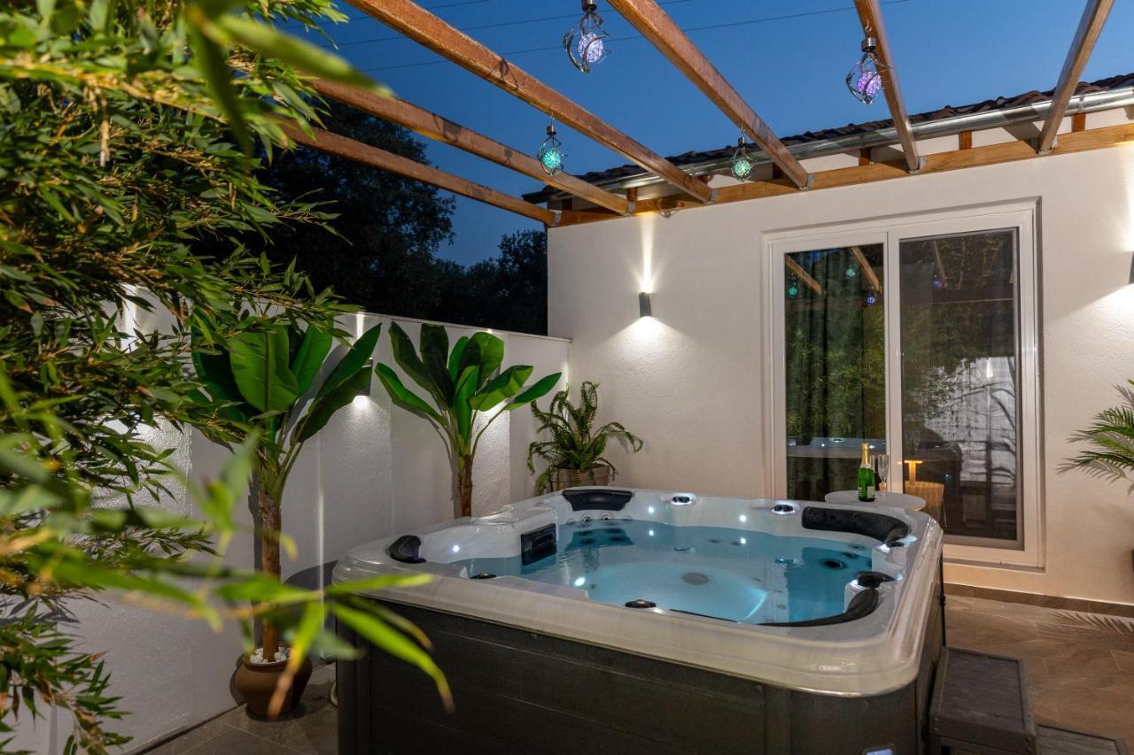 Jacuzzi Deluxe Villa 스칼라소티로스 외부 사진